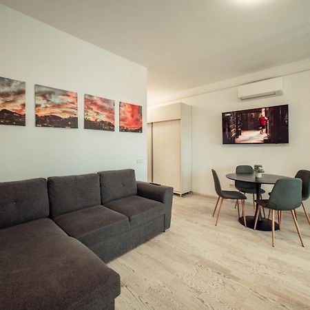 Cozy Accommodation Central City - Яш Екстериор снимка
