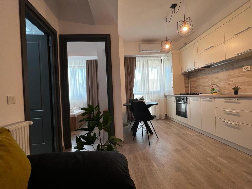 Cozy Accommodation Central City - Яш Екстериор снимка