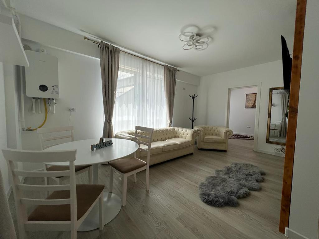 Cozy Accommodation Central City - Яш Екстериор снимка