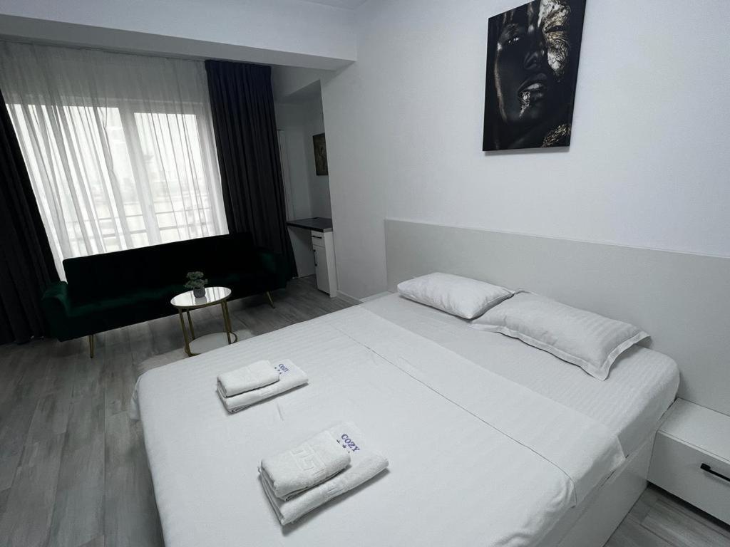 Cozy Accommodation Central City - Яш Екстериор снимка