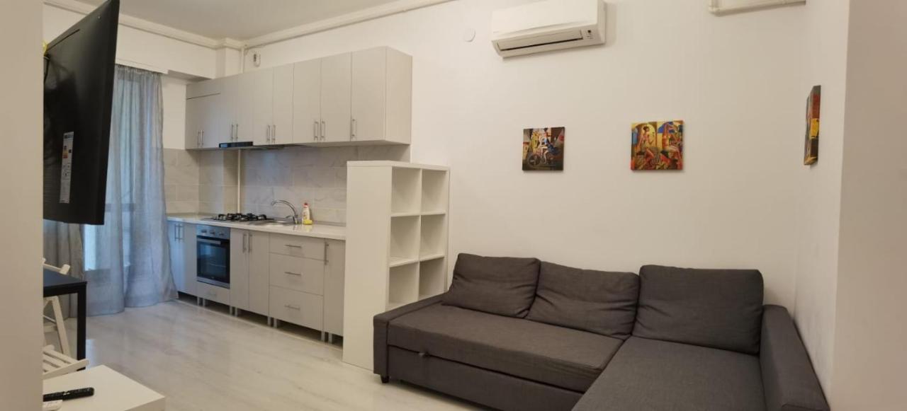 Cozy Accommodation Central City - Яш Екстериор снимка