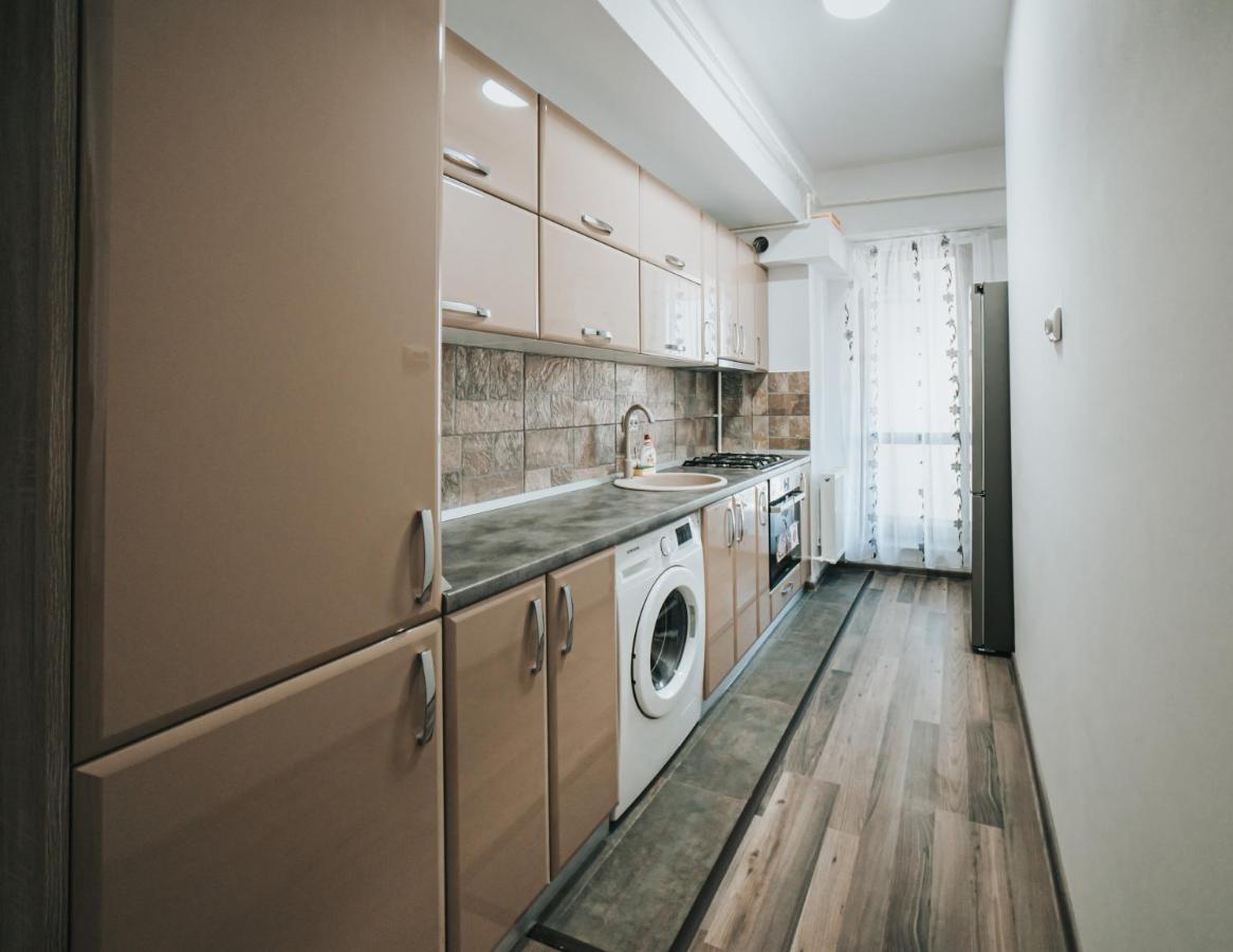 Cozy Accommodation Central City - Яш Екстериор снимка