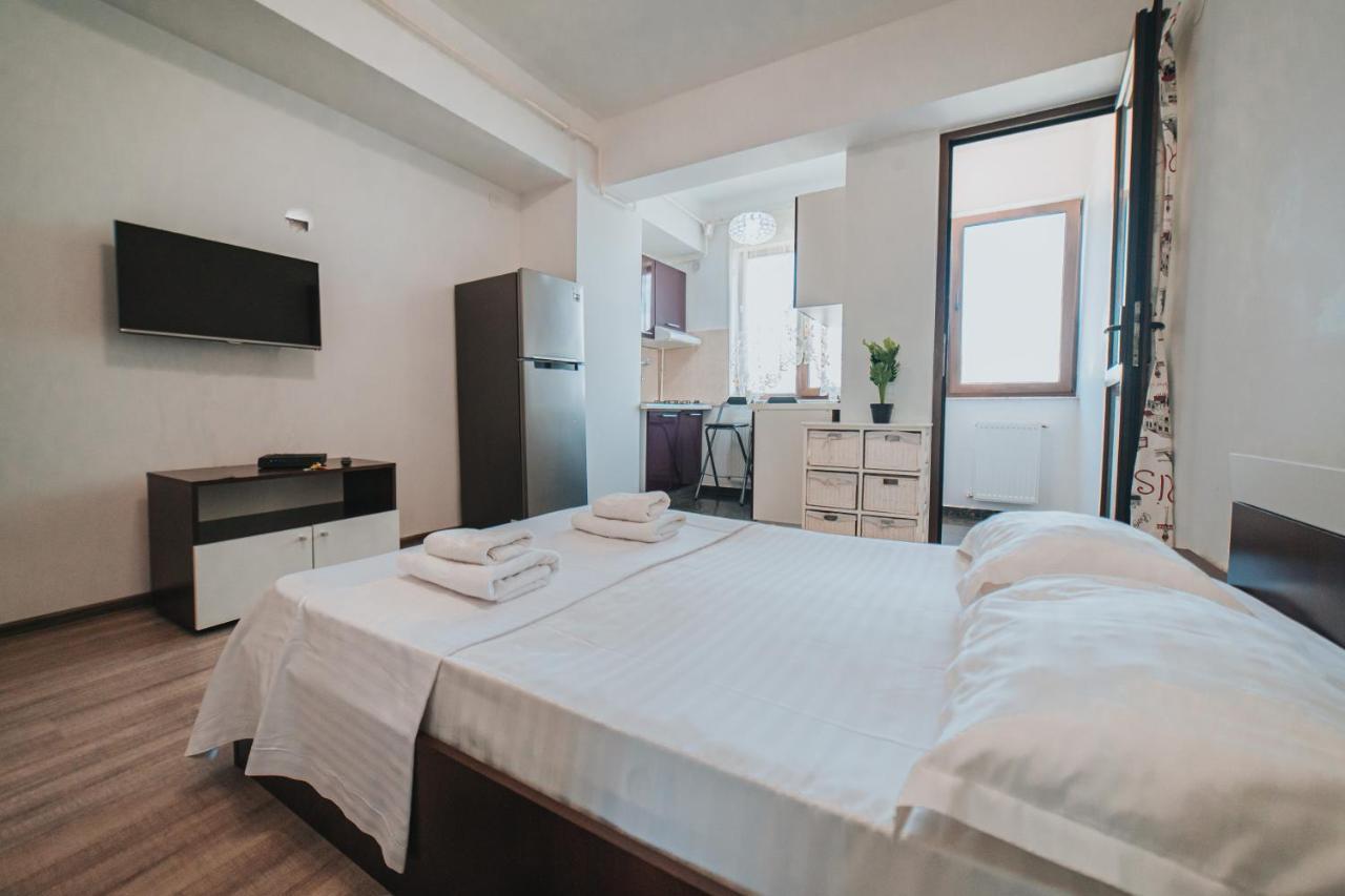 Cozy Accommodation Central City - Яш Екстериор снимка