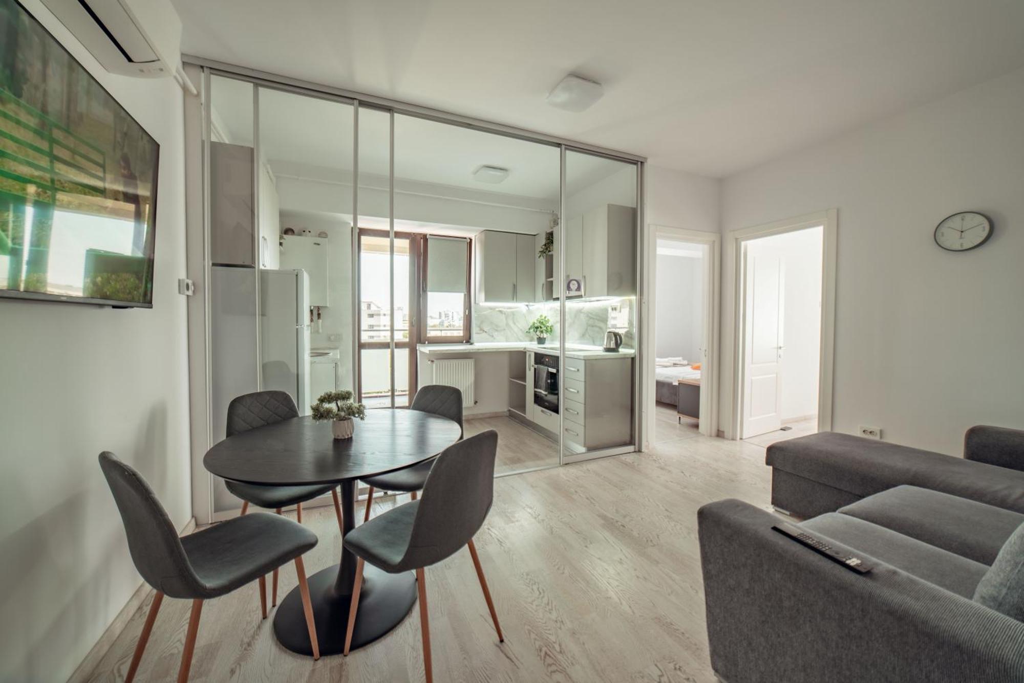 Cozy Accommodation Central City - Яш Екстериор снимка