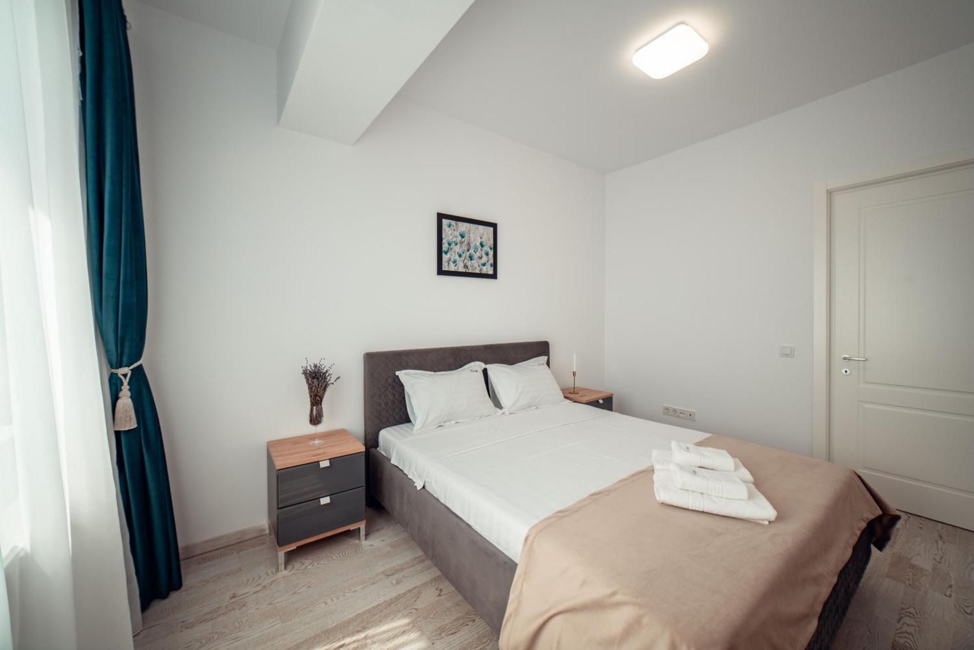 Cozy Accommodation Central City - Яш Екстериор снимка