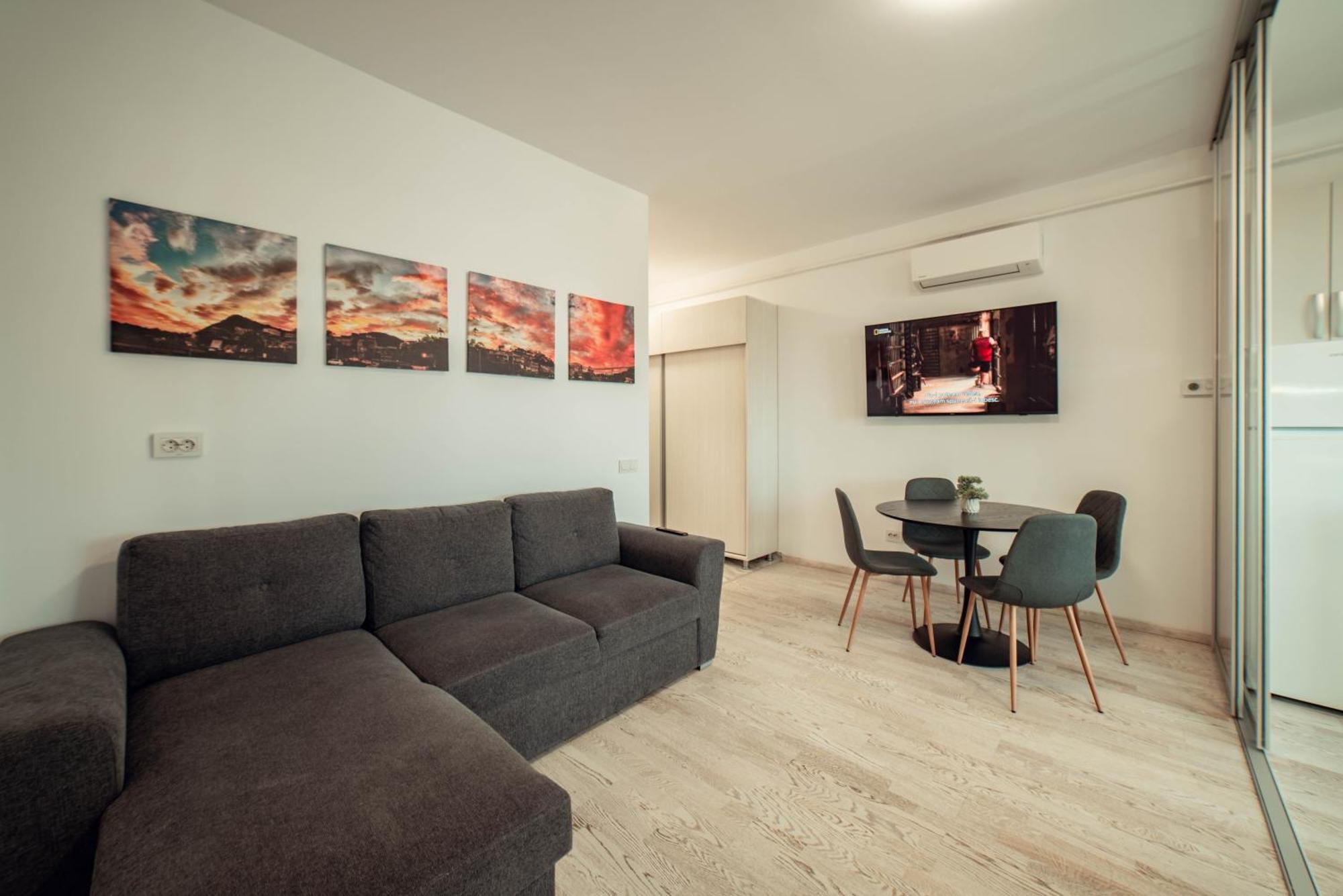 Cozy Accommodation Central City - Яш Екстериор снимка